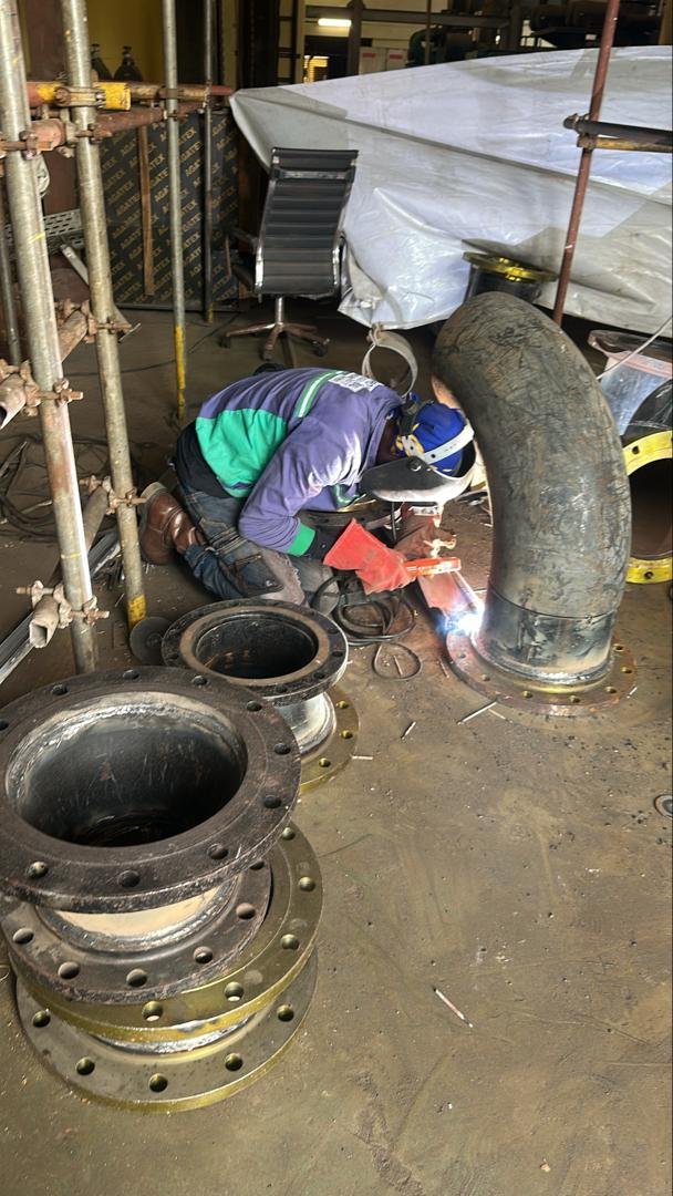 Welding pipe flanges on site